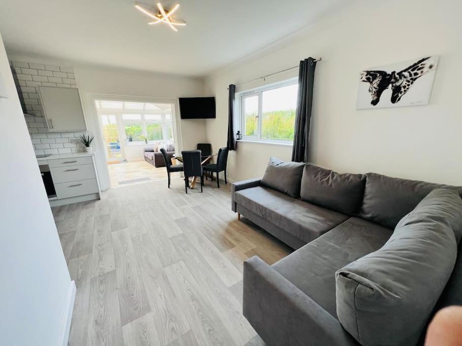2 Bedroom Holiday Home In The Heart Of West Wales St Clears Exterior photo